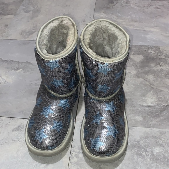 Star blue sequin size 4y Ugg class short cosmo 6 in women winter fluffy boots - Picture 3 of 8